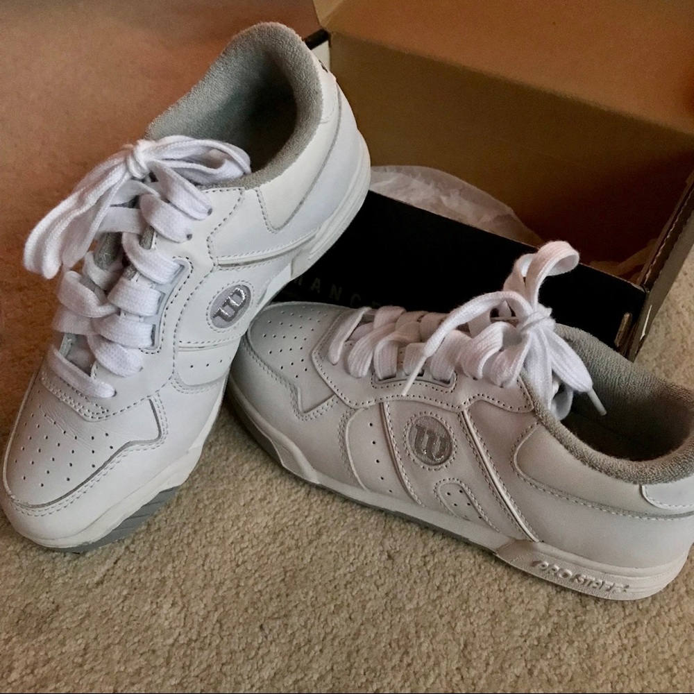 Wilson women's tennis shoes🎾 HOLIDAY SALE🎄🎄